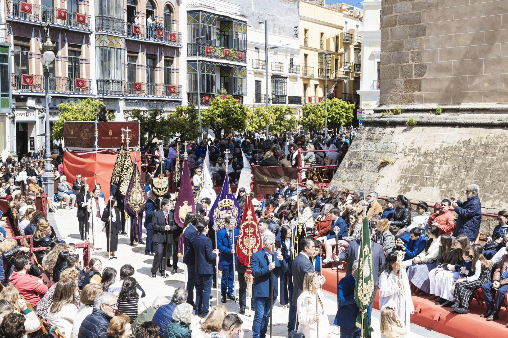Fotos | Así ha sido la procesión de la Hermandad del Resucitado