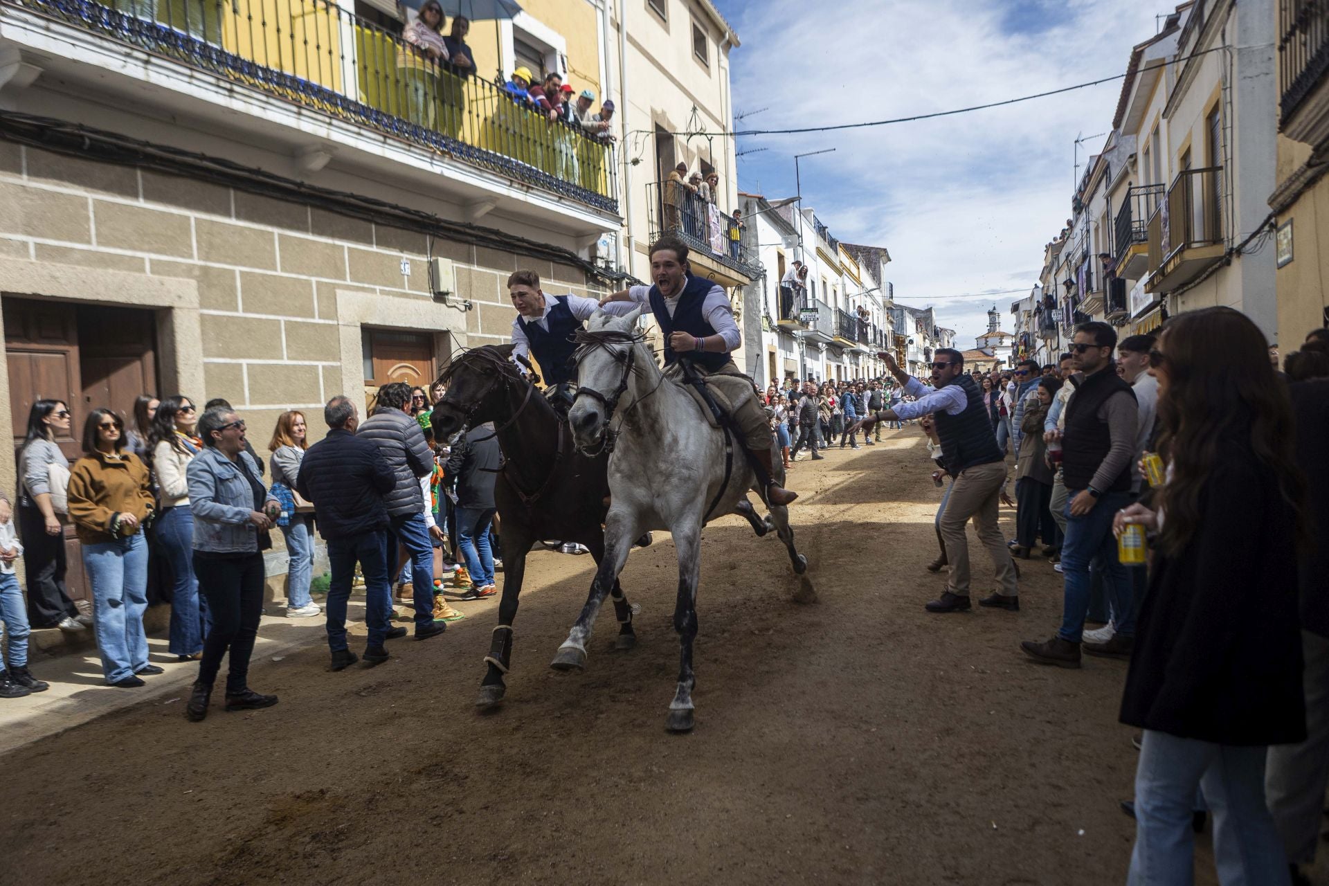 Así han cruzado los jinetes por La Corredera de Arroyo de la Luz