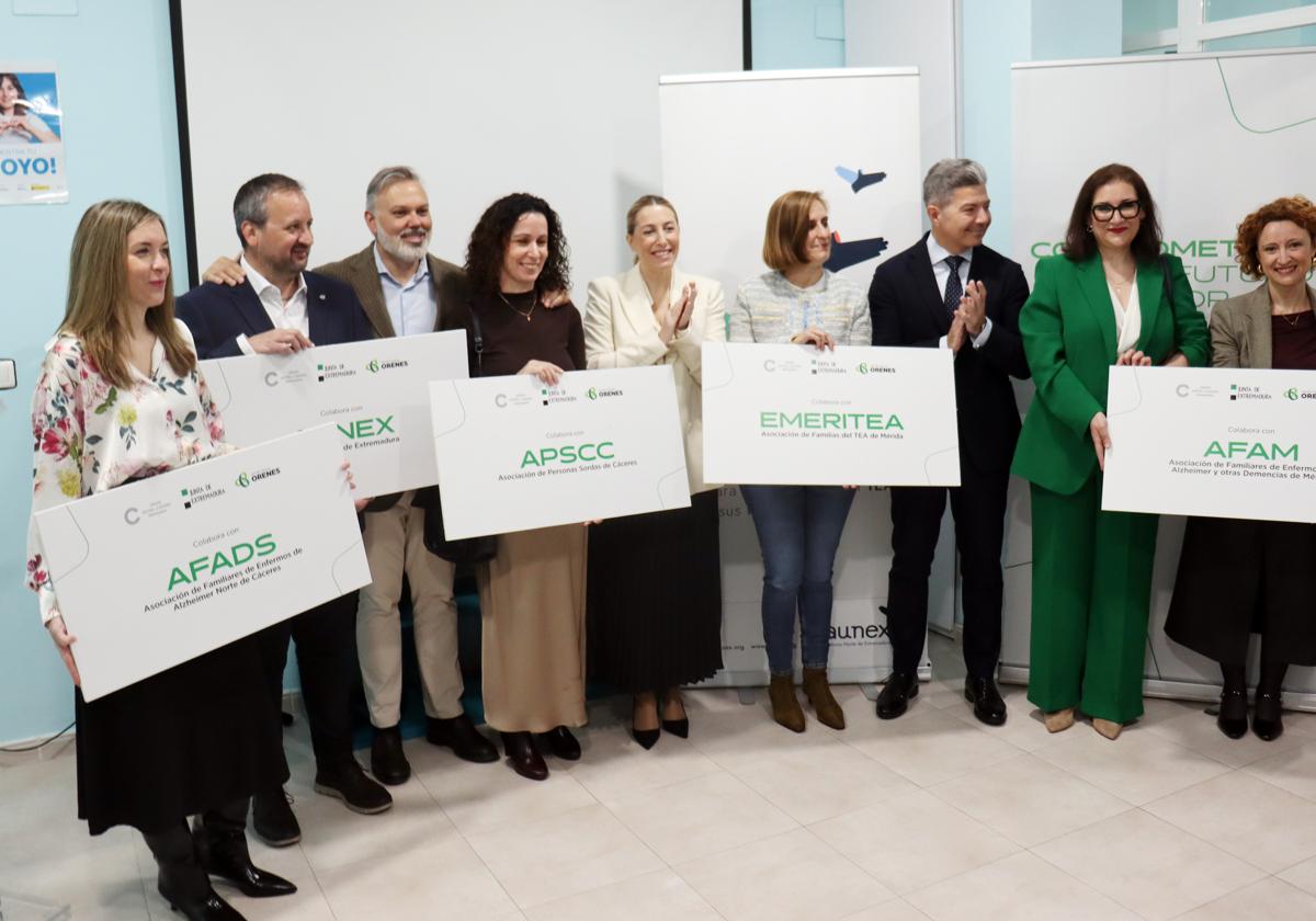 María Guardiola y Fernando Pizarro, en el acto de donación del Grupo Orenes en Plasencia.
