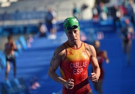 Miriam Casillas en la prueba olímpica de triatlón de los Juegos de París.