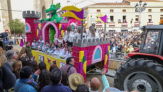 Fotos: Desfile de carrozas de la romería de Piedraescrita de Campanario