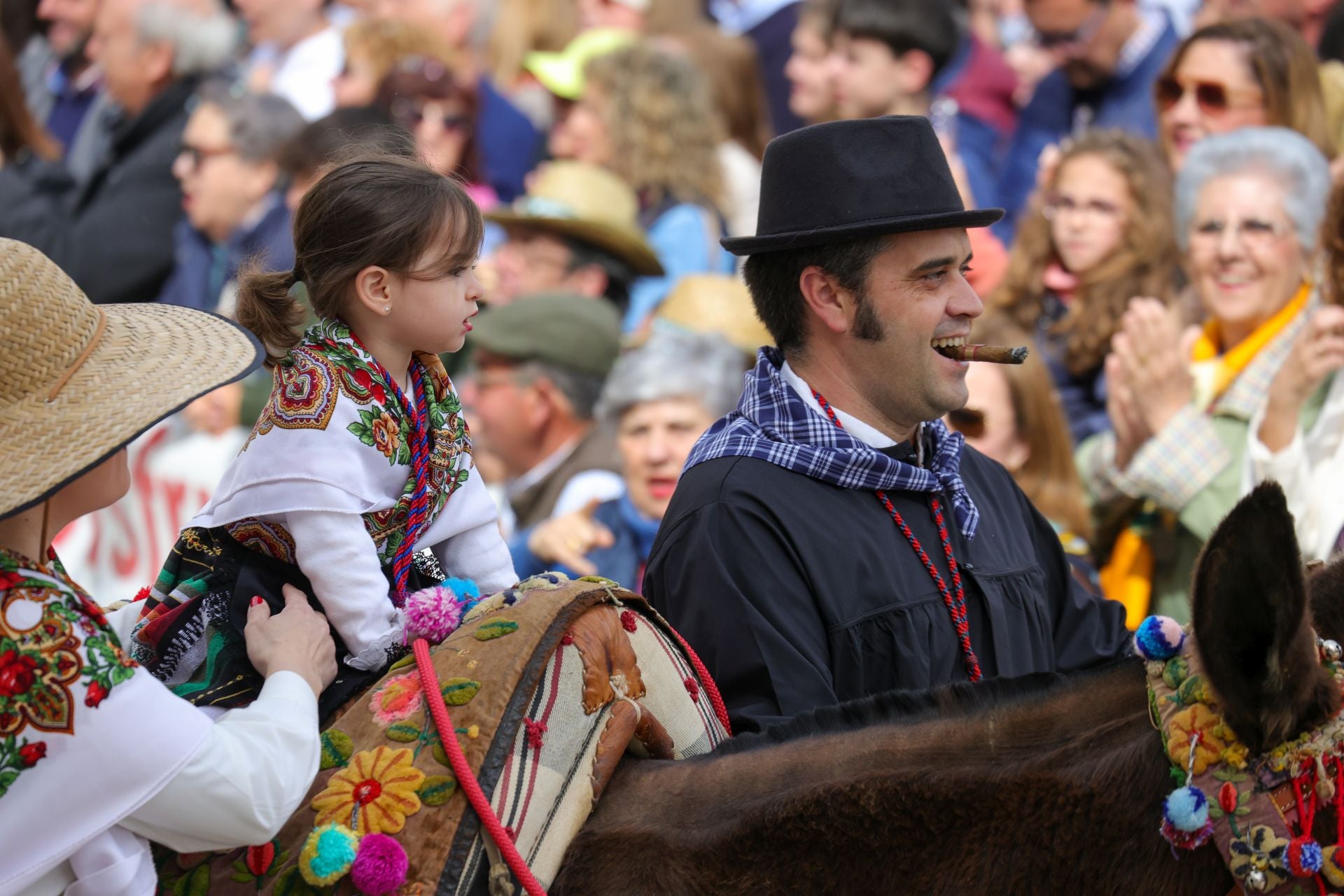 Fotos: Desfile de carrozas de la romería de Piedraescrita de Campanario