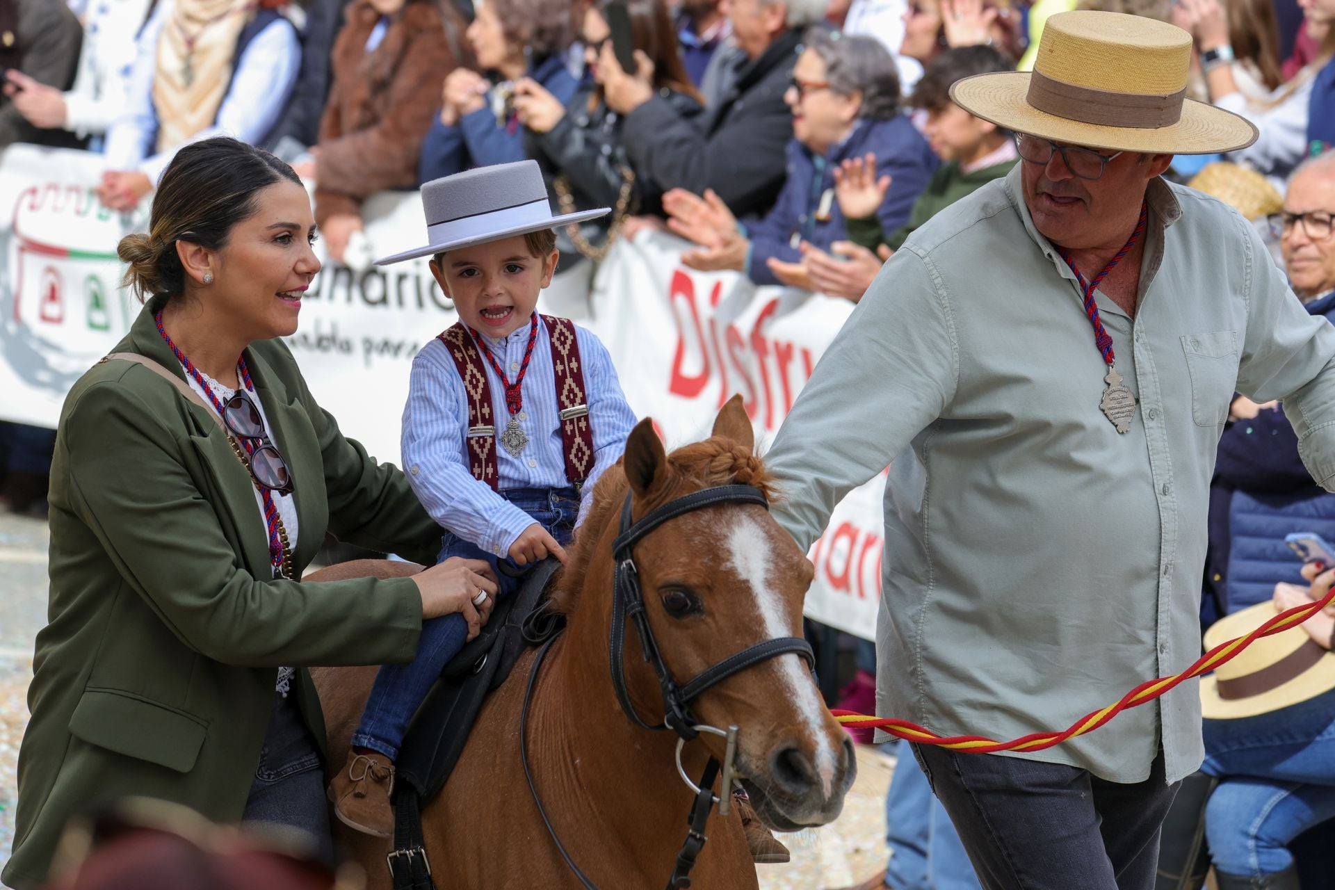 Fotos: Desfile de carrozas de la romería de Piedraescrita de Campanario