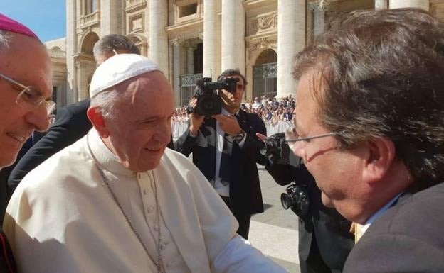 El Papa Francisco recibe a Fernández Vara.