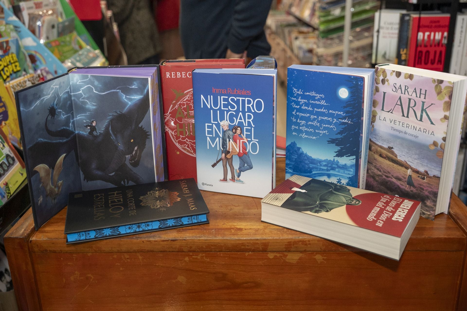 Imagen principal - Los libreros venden más después de la pandemia, sobre todo a los jóvenes