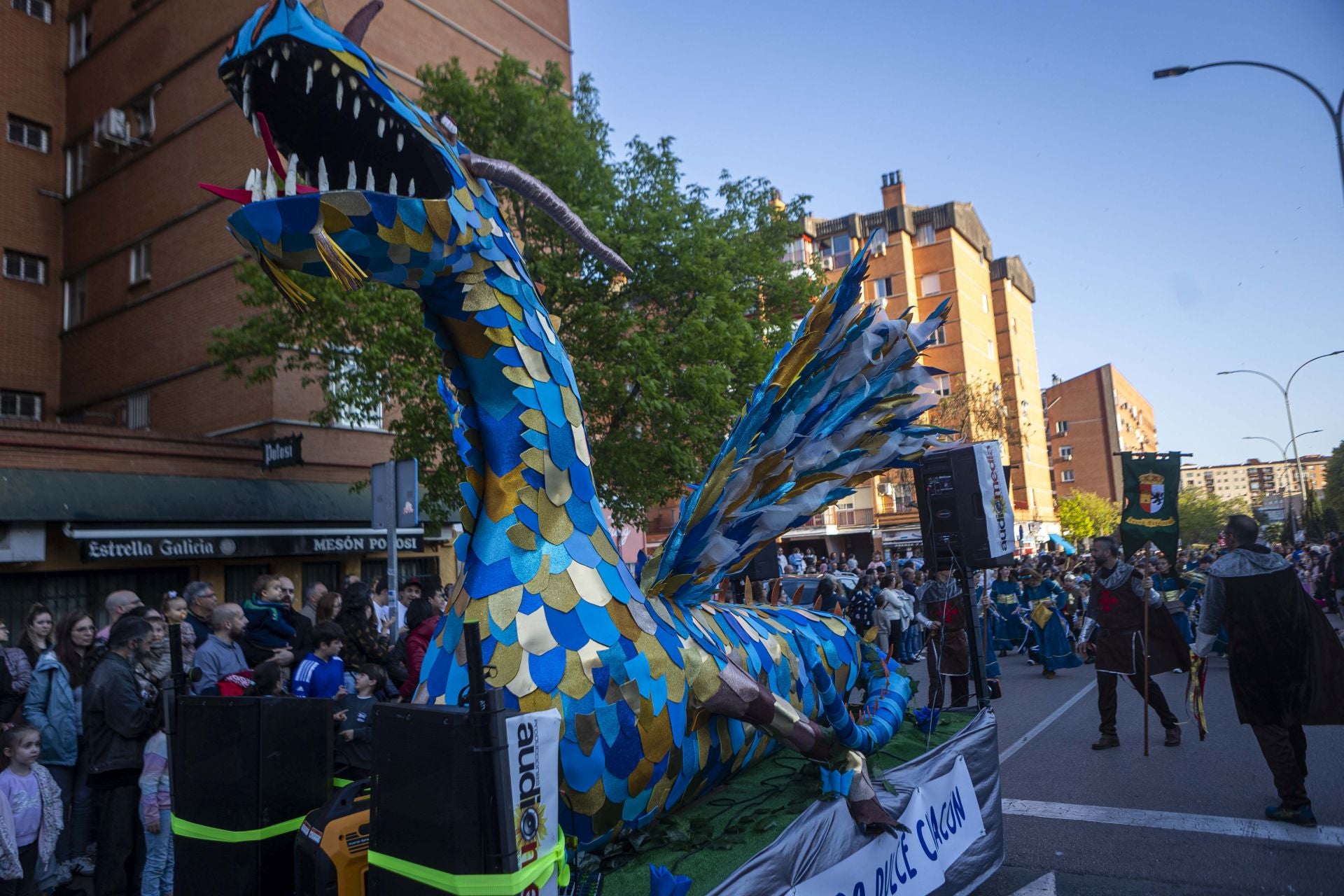 El desfile de San Jorge de Cáceres, en imágenes