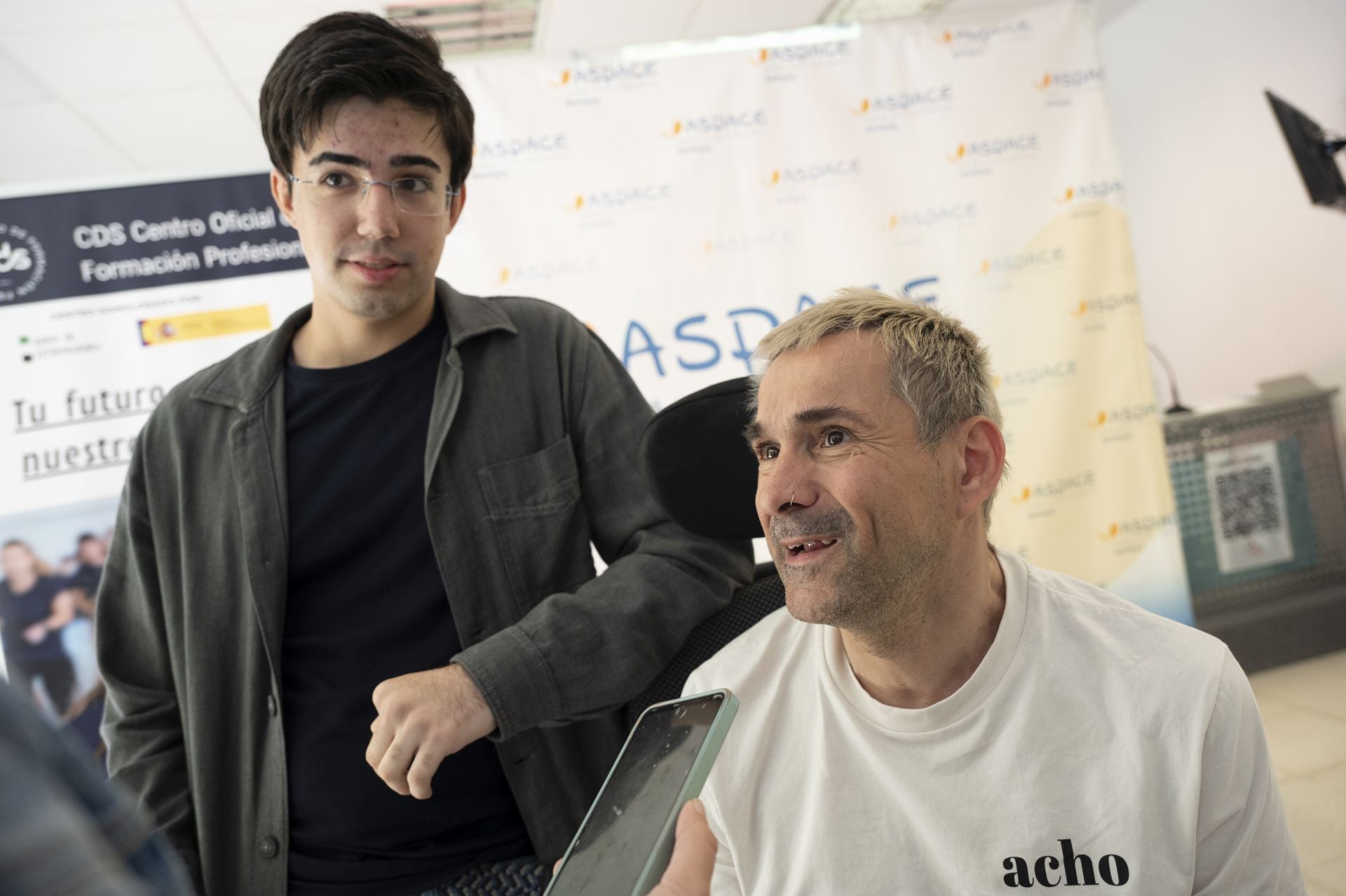 Imagen secundaria 2 - Camisetas solidarias para visibilizar la parálisis cerebral