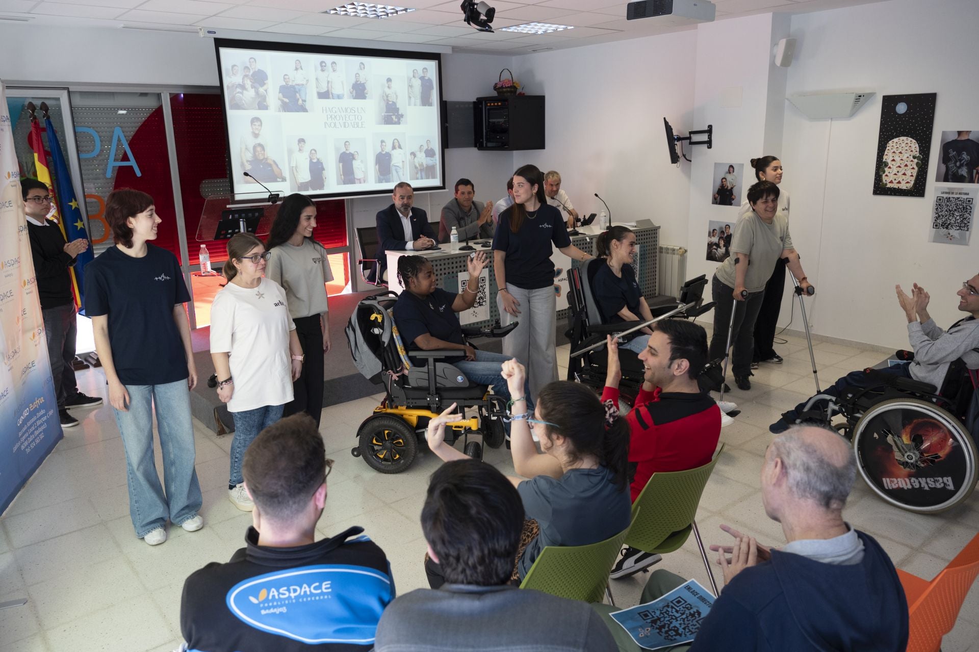 Imagen principal - Camisetas solidarias para visibilizar la parálisis cerebral