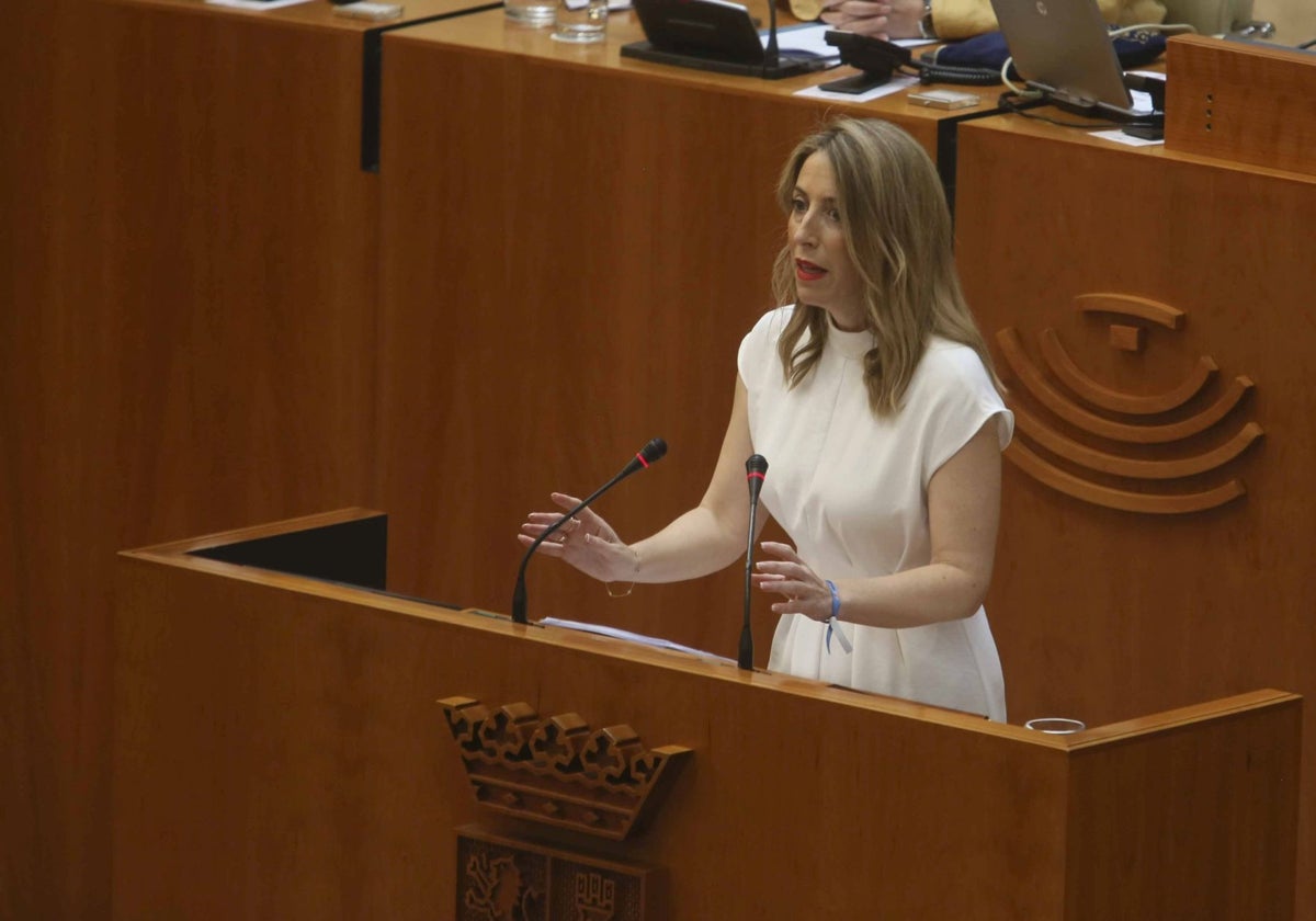 La presidenta de la Junta, María Guardiola, el año pasado en el debate sobre el estado de la región, en el que anunció la deducción para nuevos residentes.