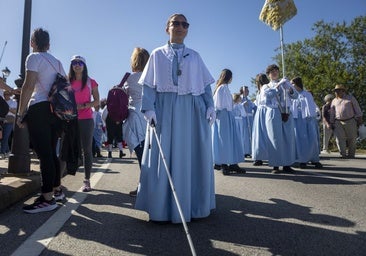 La tarde en la que Medea, una joven invidente de Cáceres, desfiló junto a su patrona