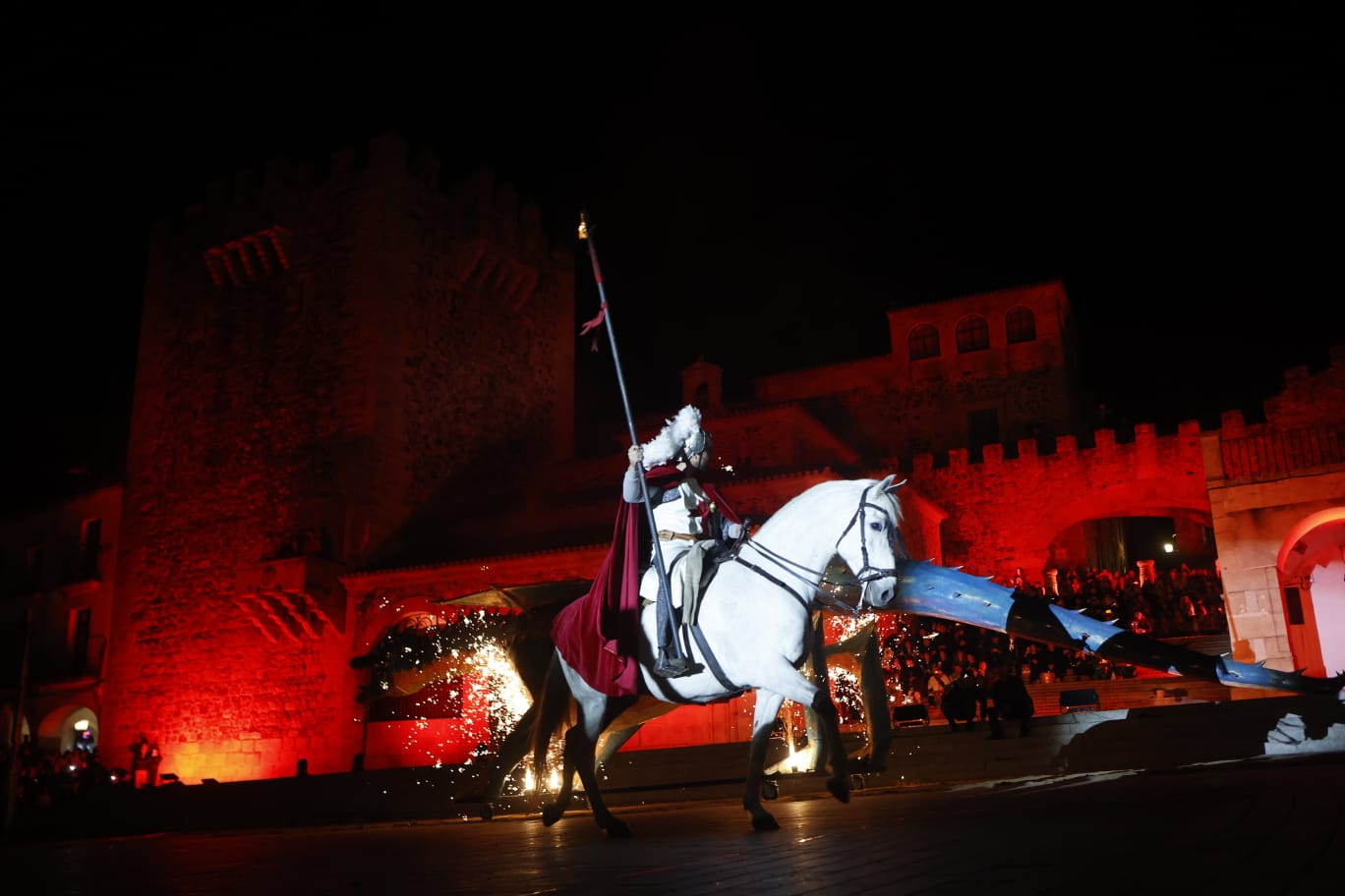 El desfile de San Jorge de Cáceres, en imágenes