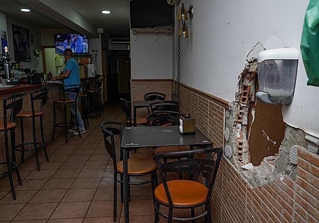 Para acceder al bar Machín hizo un butrón.