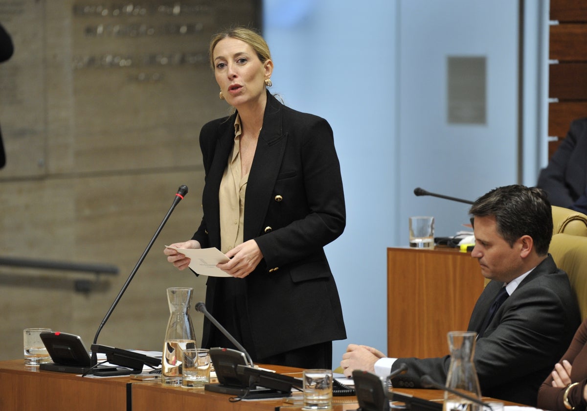 Vox reprocha en el pleno a Guardiola que «no ha reducido ni un euro de gasto superfluo»