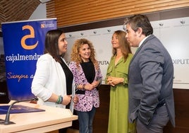 Representantes de diferentes instituciones en la presentación.