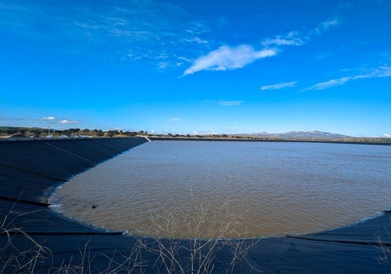 Balsa de riego para el regadío de Monterrubio de la Serena, que estará terminado este año.
