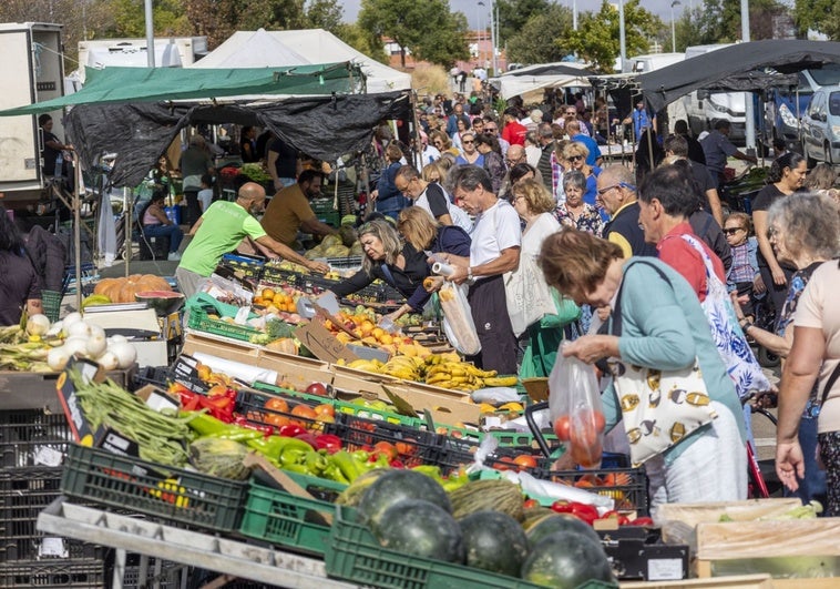 Los mercadillos semanales mueven más de 44 millones de euros al año en Extremadura