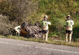 Bomberos en el lugar del suceso.