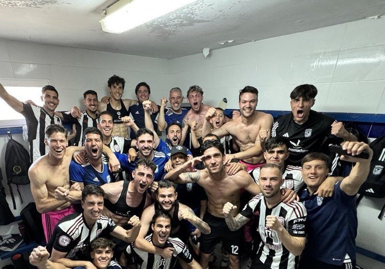 El Badajoz da un paso de gigante hacia el playoff con un gol en el 98