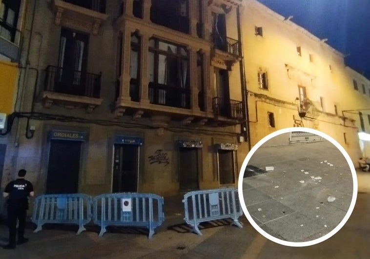 Acordonan un edificio de la Plaza de la Concepción de Cáceres por desprendimientos en su fachada