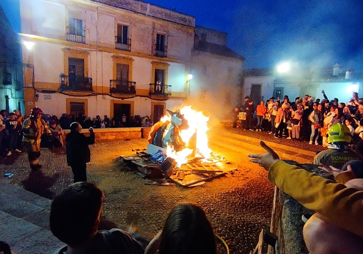 Quema de la dragona de la Ribera del Marco.