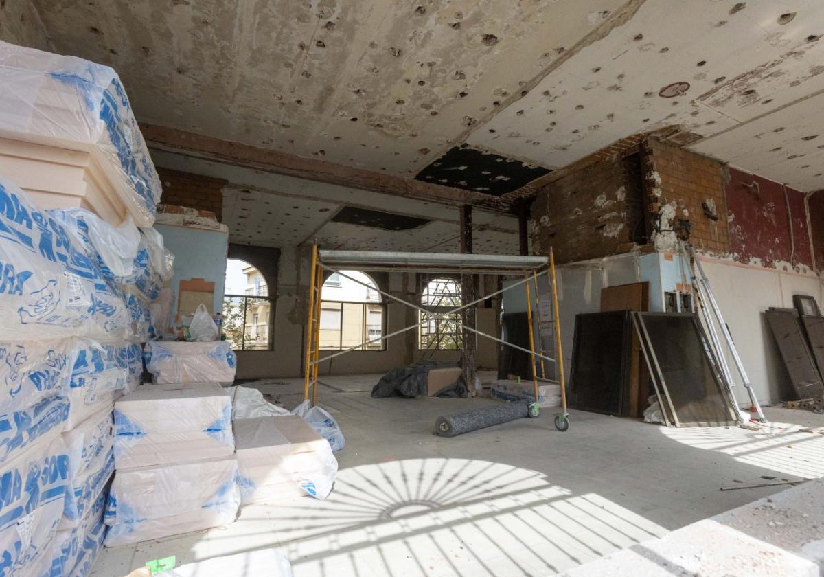 La reforma del Plaza de Argel de Cáceres vacía el interior del histórico edificio
