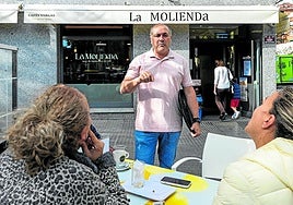 Antonio González optó por no cerrar su bar en Badajoz, La Molienda, durante el apagón.