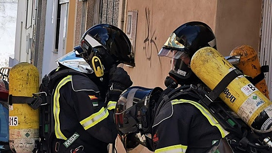 Emergencias de los bomberos extremeños: de los rescates en ascensores a los incendios por velas