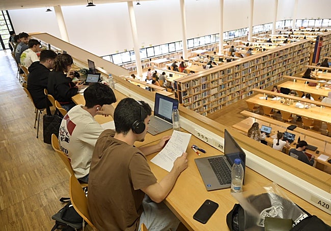 Biblioteca Central de la UEx en Badajoz este martes no lectivo.