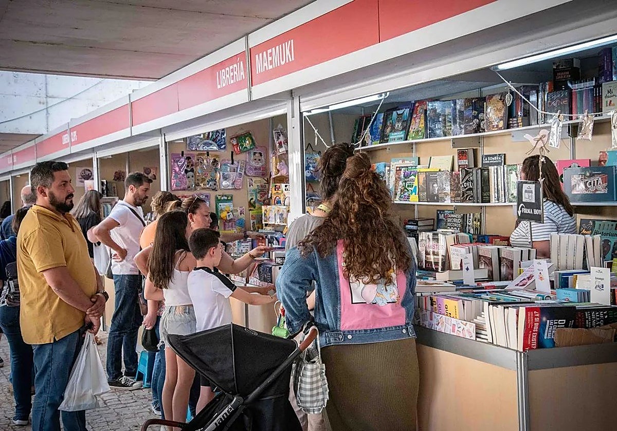Asistentes a la Feria del Libro el pasado año.