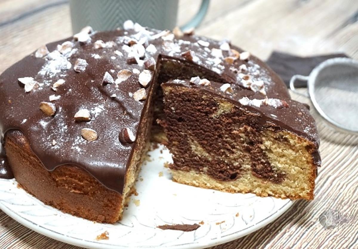 Resultado del bizcocho marmolado de chocolate y frutos secos