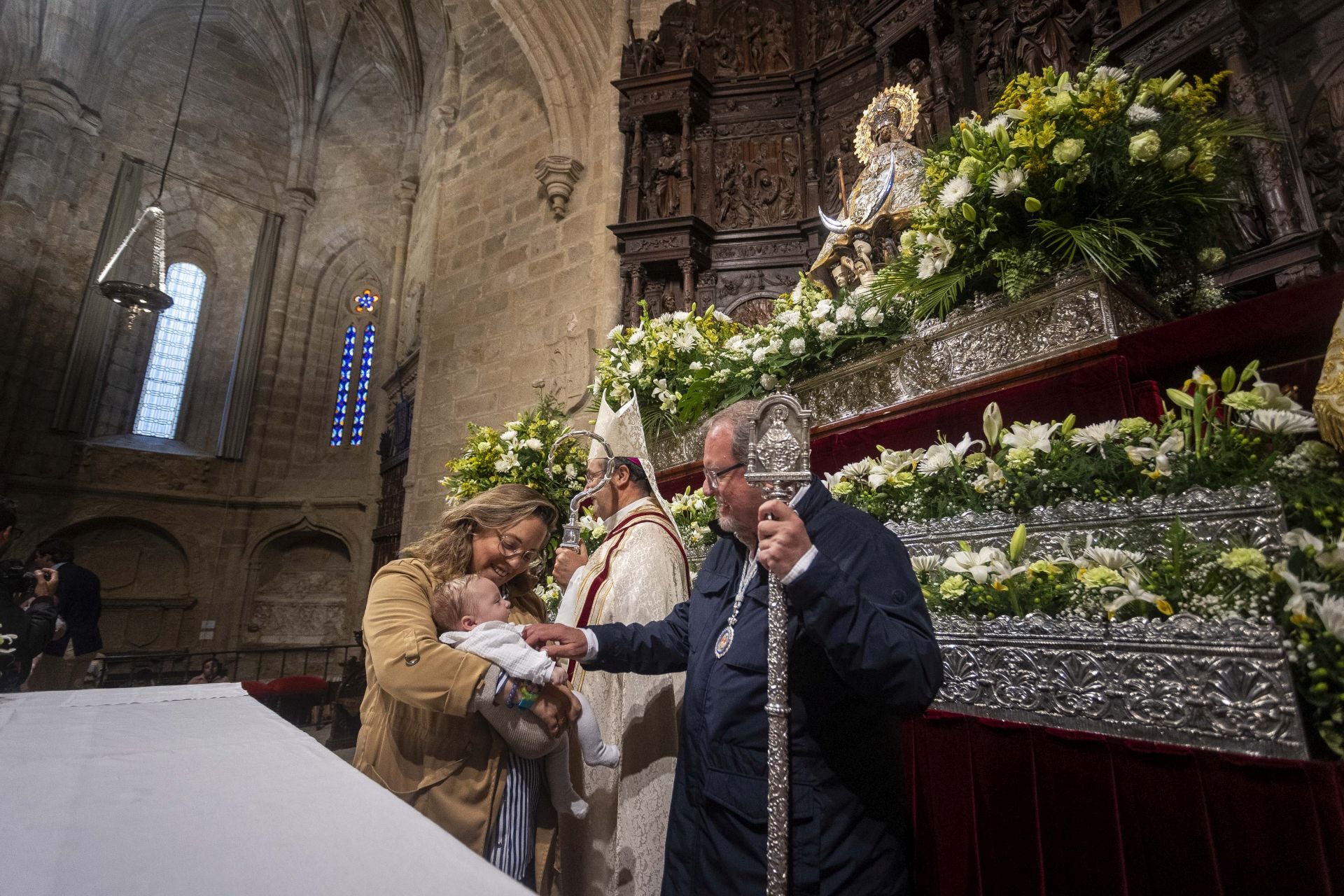 La presentación de los niños ante la Virgen de la Montaña, en imágenes