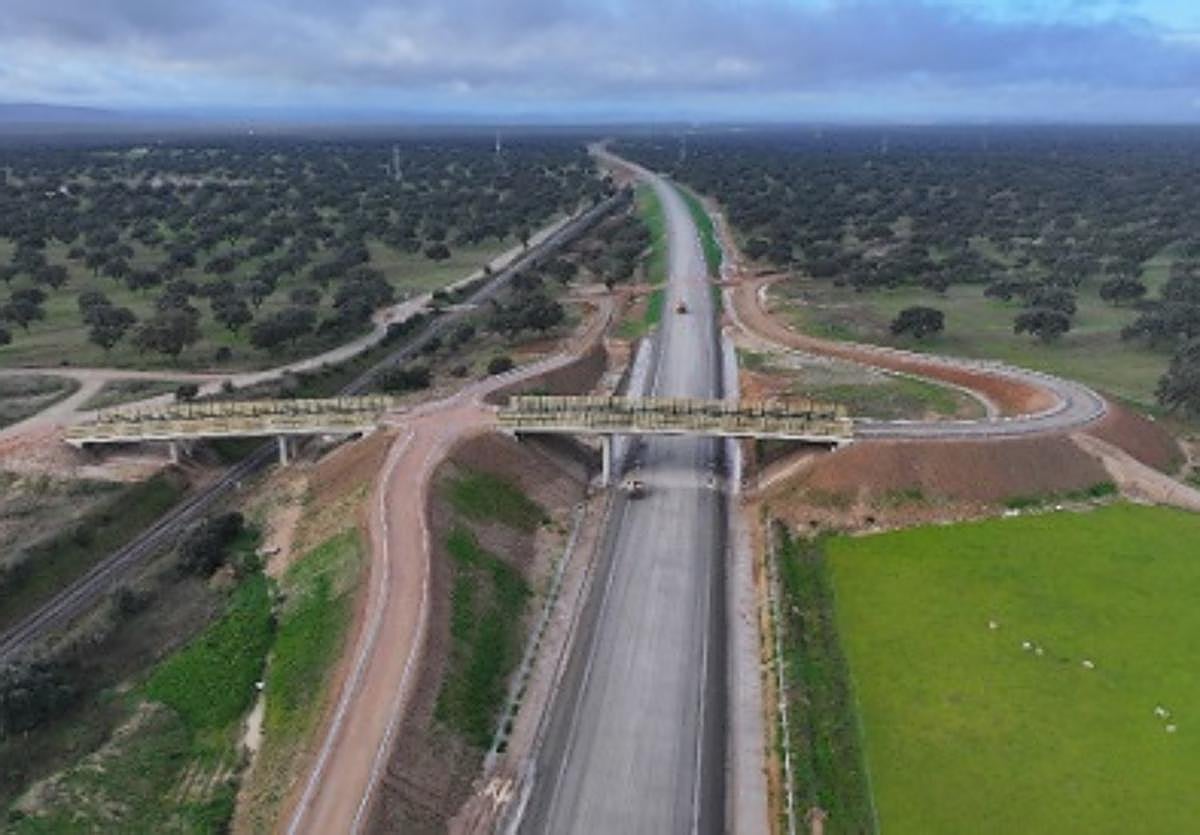 Obras en el tramo extremeño de la alta velocidad.