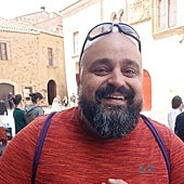 Imagen - «Yo vengo por la devoción de mi pareja, la acompaño e intento adivinar el color del manto que lleva la Virgen»