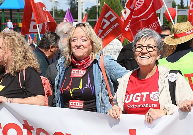 Encarna Chacón (CC OO) y Patrocinio Sánchez (UGT), en el inicio de la marcha.