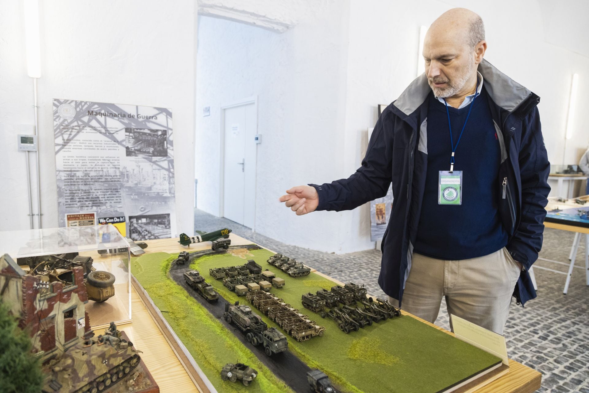 La asociación de modelistas de Badajoz recrea 307 maquetas bélicas