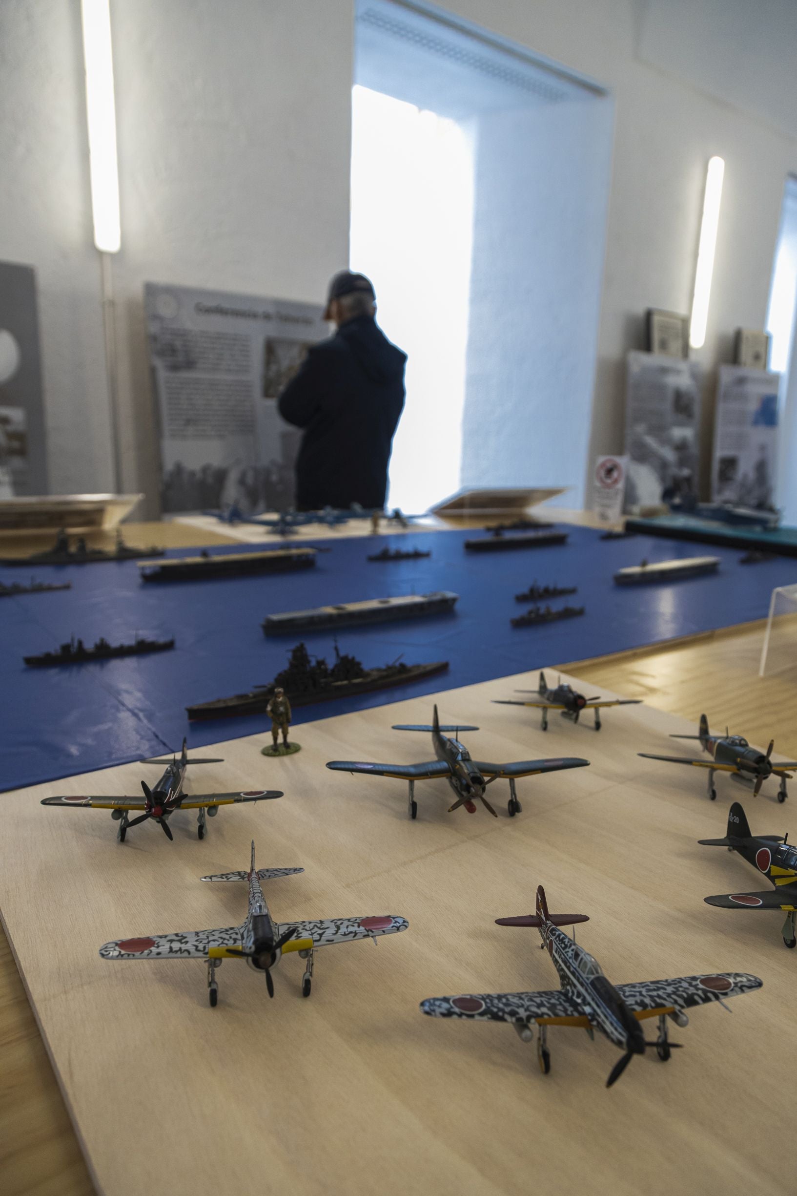 La asociación de modelistas de Badajoz recrea 307 maquetas bélicas