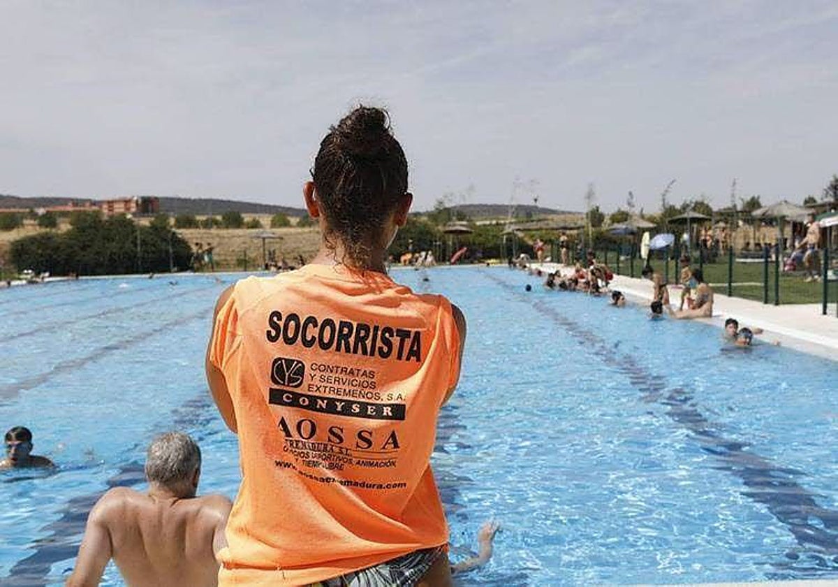 Piscina de Cáceres el Viejo, por la que pasaron más de 22.000 bañistas el verano pasado.