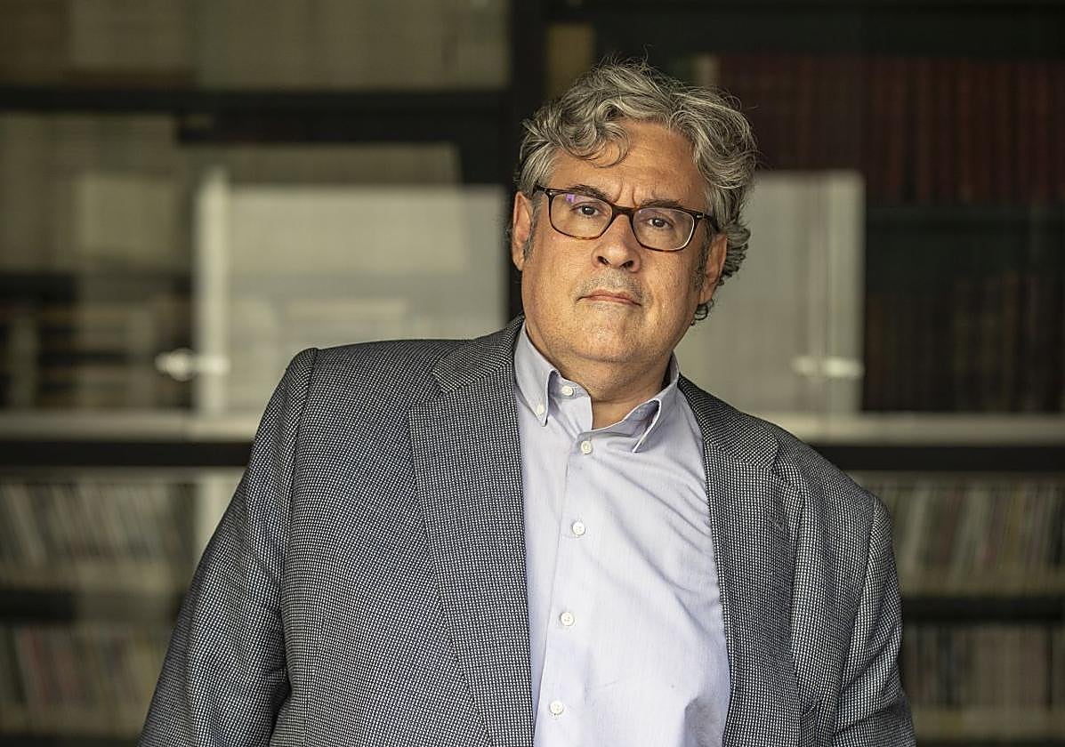 Juan Manuel de Prada maneja una inmensa galeria de personajes.