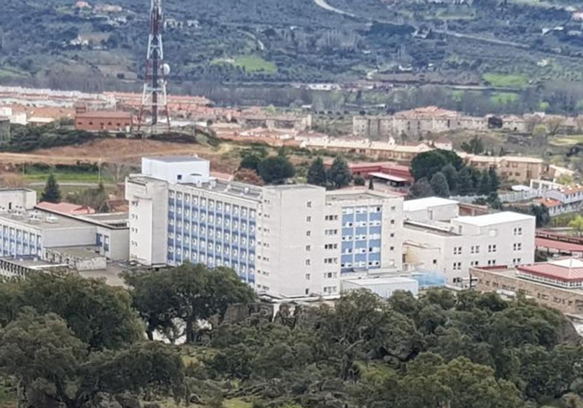 Dos jóvenes heridos tras una salida de vía cerca de Carcaboso