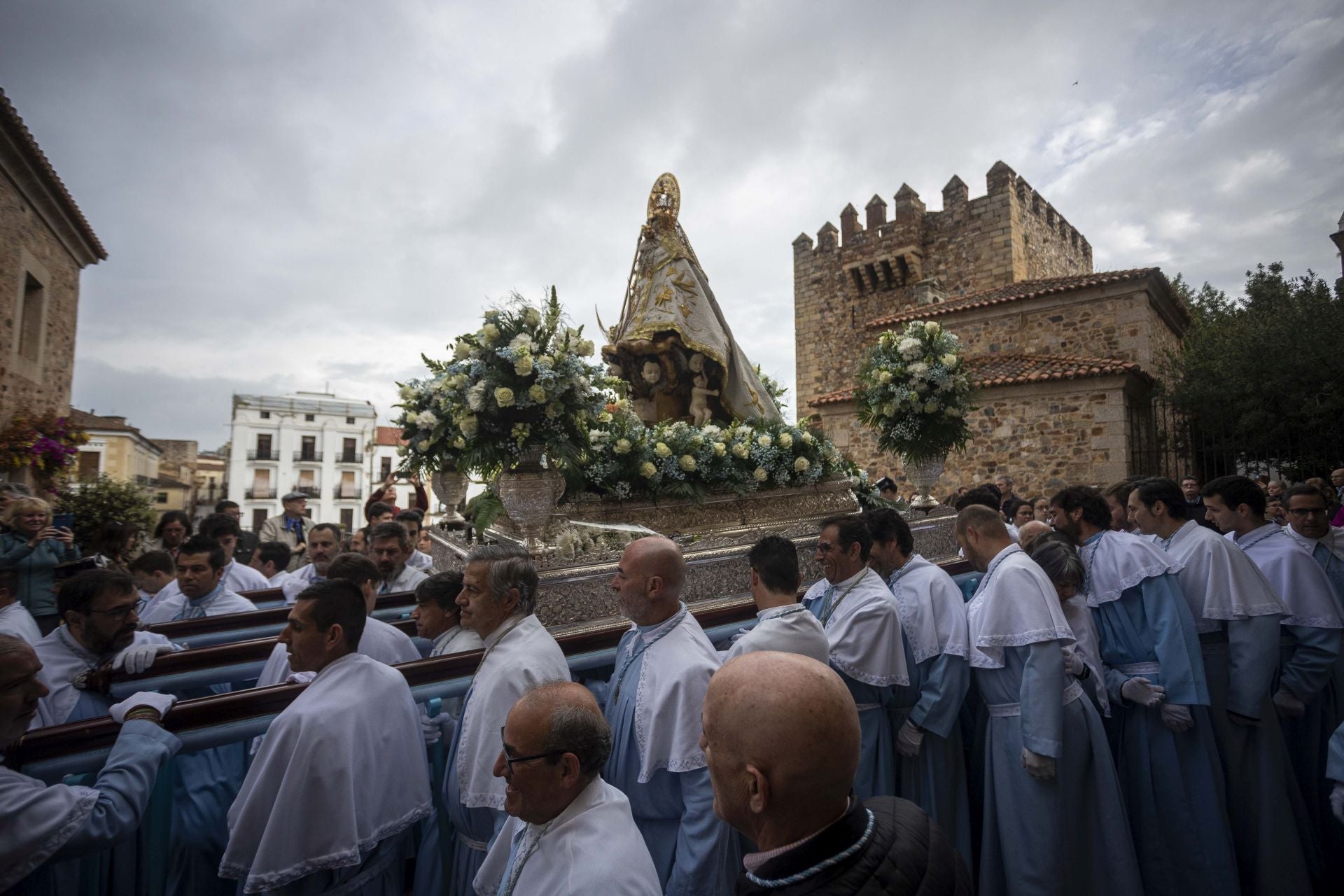 El regreso de la patrona de Cáceres a su santuario, en imágenes