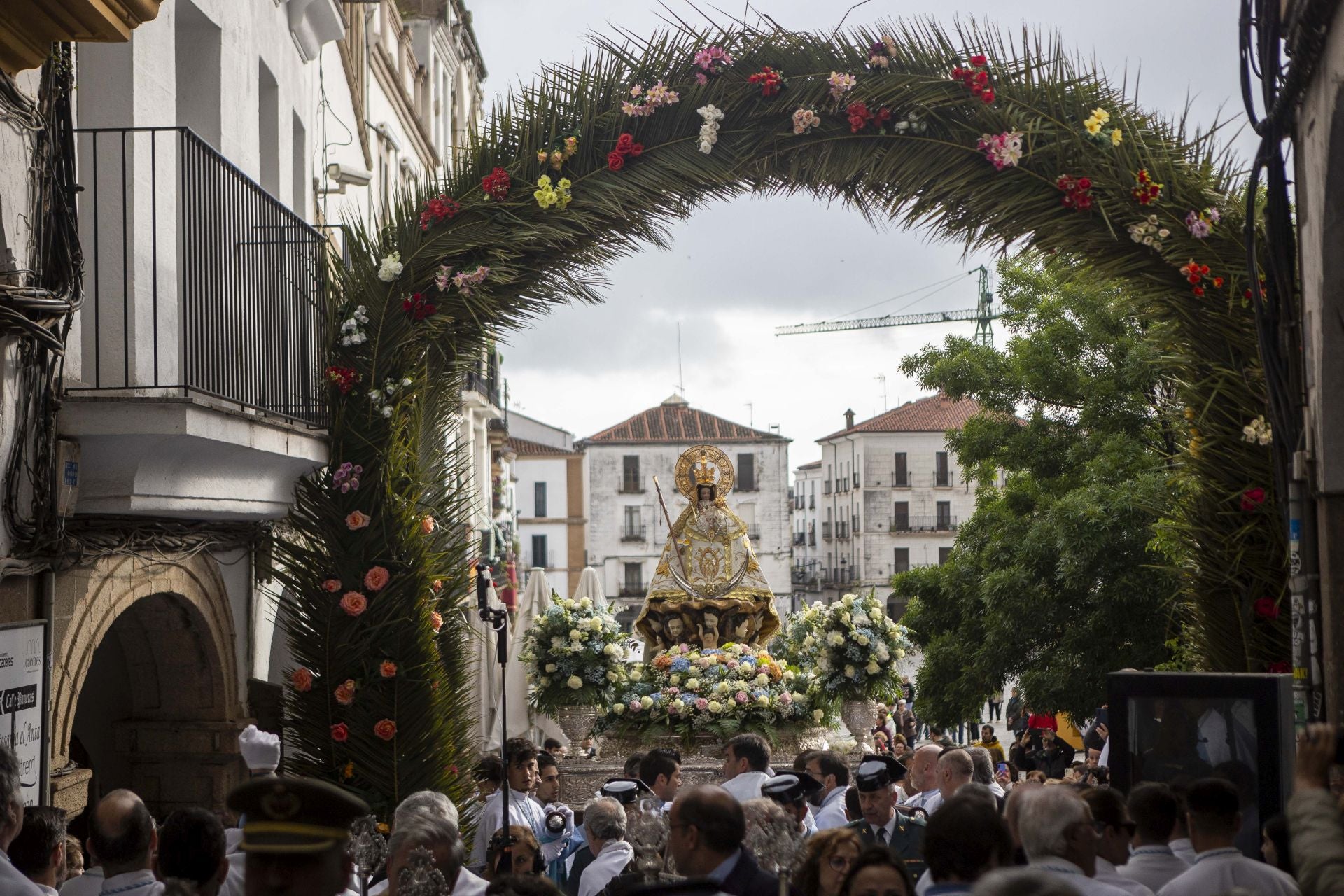 El regreso de la patrona de Cáceres a su santuario, en imágenes