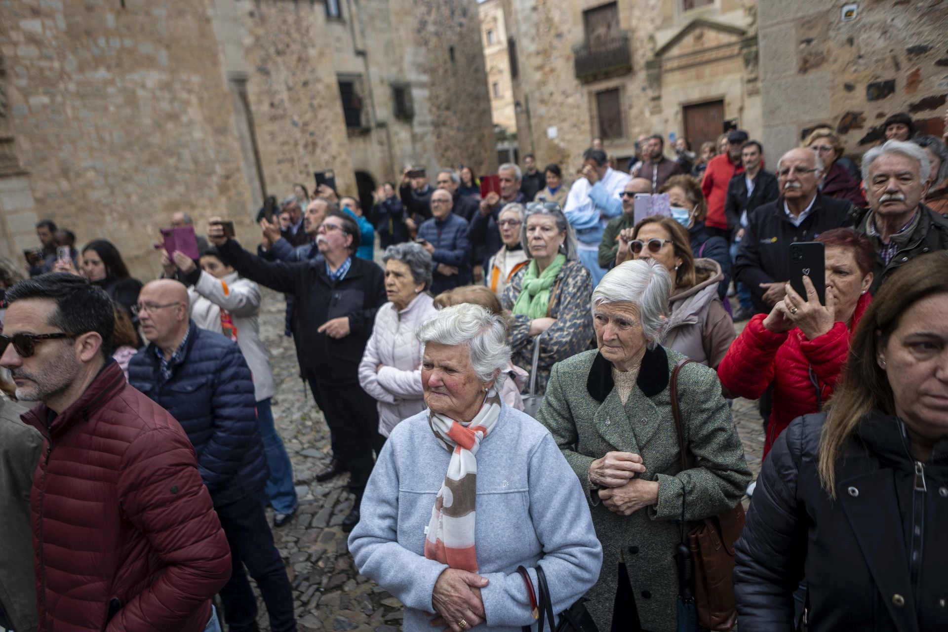 El regreso de la patrona de Cáceres a su santuario, en imágenes