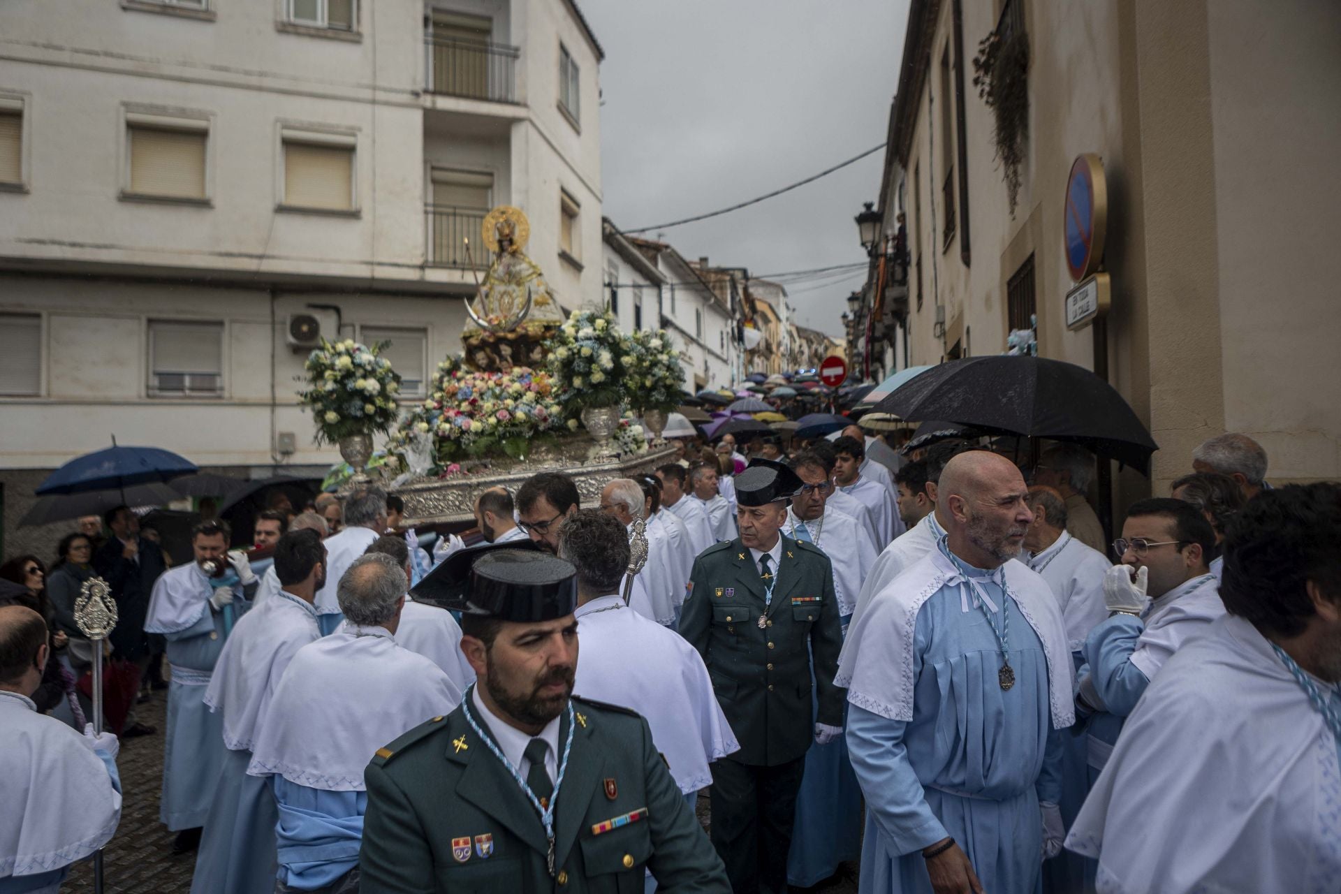 El regreso de la patrona de Cáceres a su santuario, en imágenes