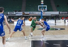Dani Rodríguez en el duelo ante el Ponferrada.