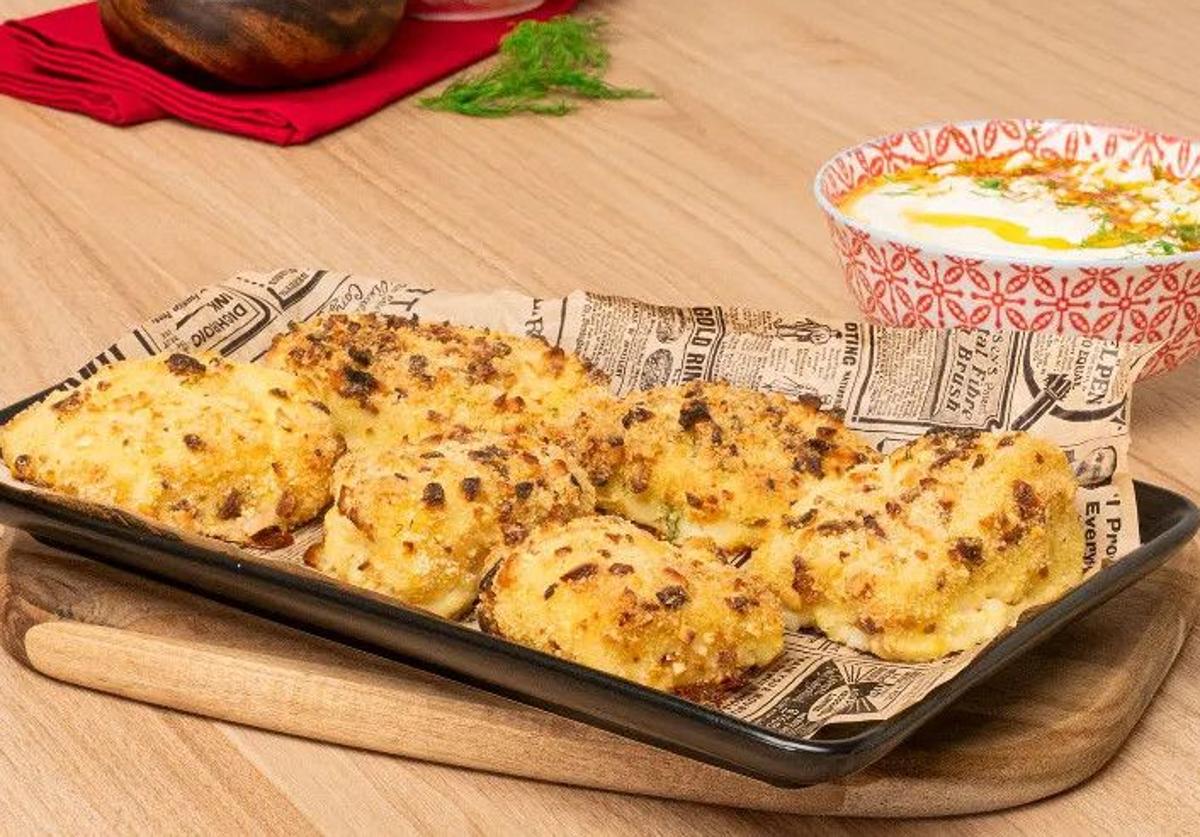 Bollitos de bacalao empanado con queso feta