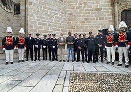 Una decena de agentes recibieron la Medalla de Oro por su carrera.