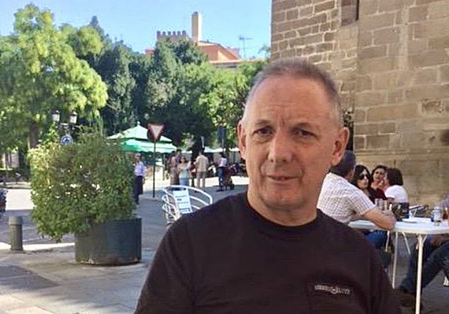 Byron, en la plaza de San Juan de Cáceres.