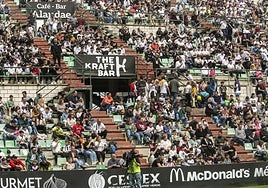 Aspecto del fondo del Romano en el duelo ante el Sevilla Atlético.