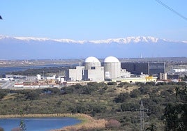 Central nuclear de Almaraz con sus dos reactores.
