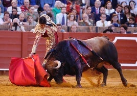 El diestro extremeño cuajó una gran faena a Anárquico pero perdió los trofeos con la espada.